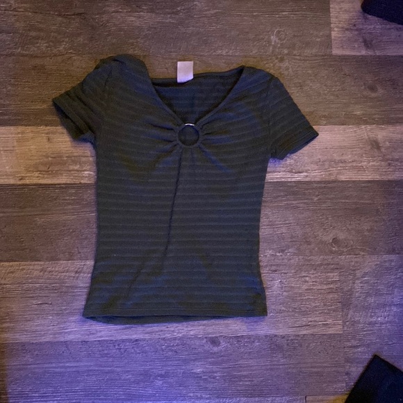 cute green T - Picture 1 of 3